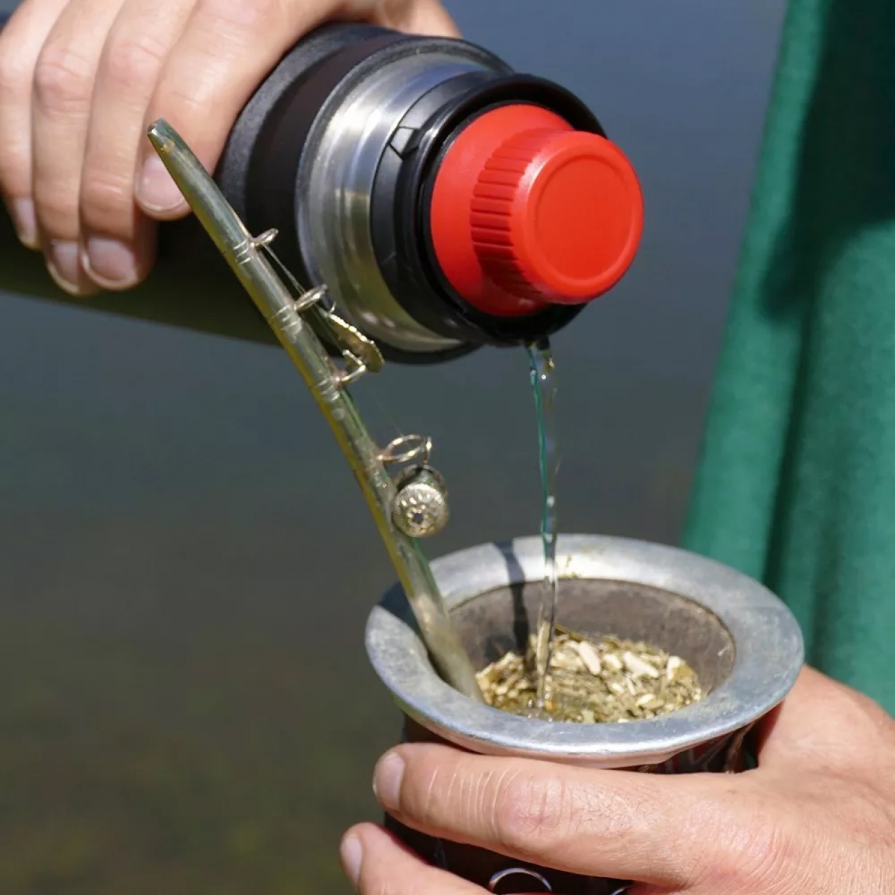 Imagen Termo Coleman Matero 700 Ml Acero Inox Pico Cebador 360&ordm; Red